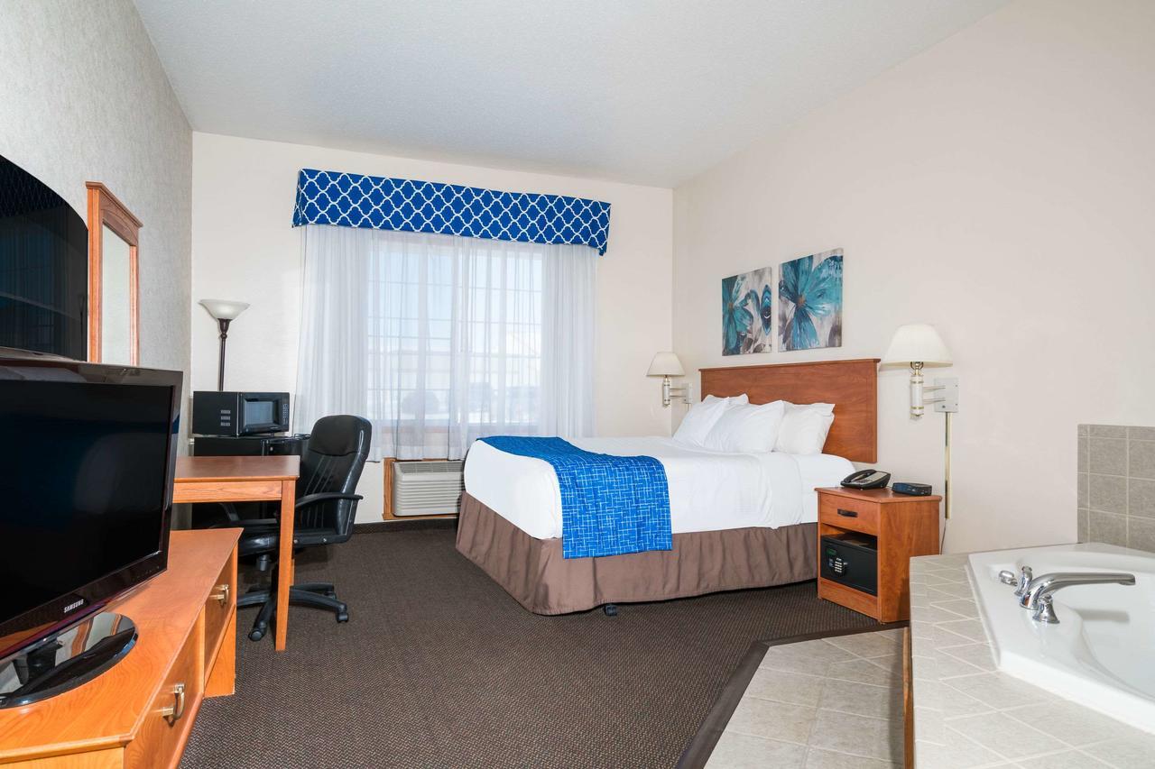 Travelodge & Suites By Wyndham Fargo/Moorhead Exterior foto